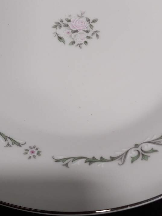 Set of 6 Signature Collection Petite Bouquet Dinner Plates image number 3