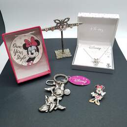 Disney Jewelry/Keychain/Plate Bundle 100.7g