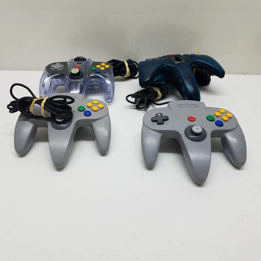 Lot of 4 Nintendo 64 N64 Controllers image number 4