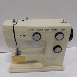 Vintage Alta Sewing Machine Model 200S In Box alternative image