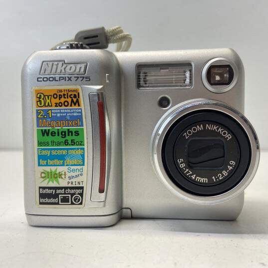 Nikon Coolpix 775 2.1MP Compact Digital Camera image number 2