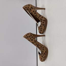Women's Delicious Cheetah Print Heels Size 6.5 w/Box alternative image