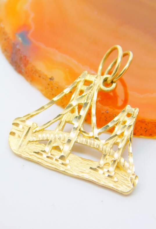 14k Yellow Gold Golden Gate Bridge Etched Charm 1.9g image number 2