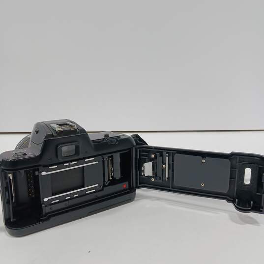 AF N4004 35mm Camera With Travel Case image number 7