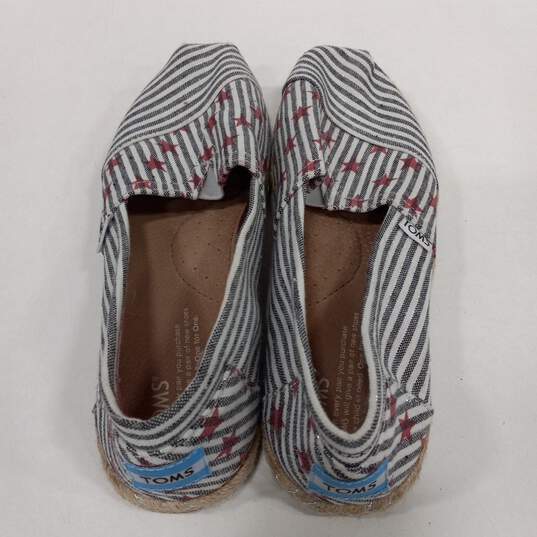 Womens White Black Canvas Slip On Round Toe Striped Ballet Flats Size 8.5 image number 4