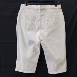 Gloria Vanderbilt Women's White Capri Jeans Size 12 alternative image