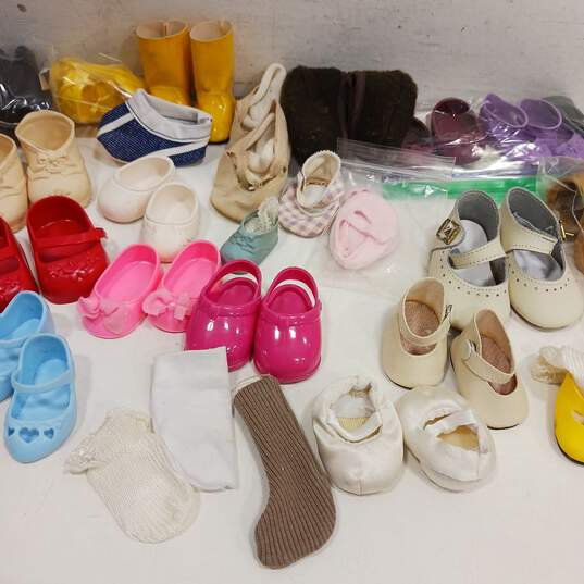 Lot Of Assorted Sized Doll Shoes image number 3