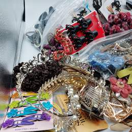 Hair Accessories Mixed Lot, 5.6lbs alternative image