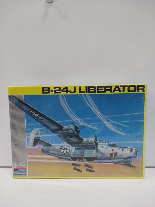Monogram 1:48 Scale B-24J Liberator Model Kit NIB image number 1