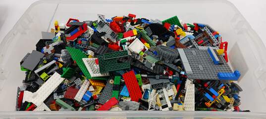 Box of Assorted Building Blocks & Pieces image number 2