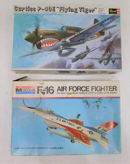 F-16 Airforce Fighter 1/48 Scale + Curtiss P-406 Flying Fighter 1/32 Scale alternative image