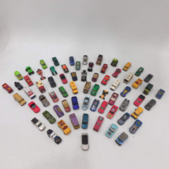 Lot of 1990s-Early 2000s Die Cast Toy Cars Hot Wheels Matchbox Maisto + image number 1