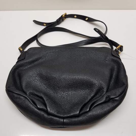 AUTHENTICATED Marc by Marc Jacobs Black Leather Foldover Crossbody Bag image number 2