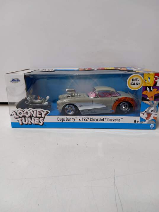 Jada Toys Looney Tunes Bugs Bunny & 1957 Chevrolet Diecast Toy NIB image number 1