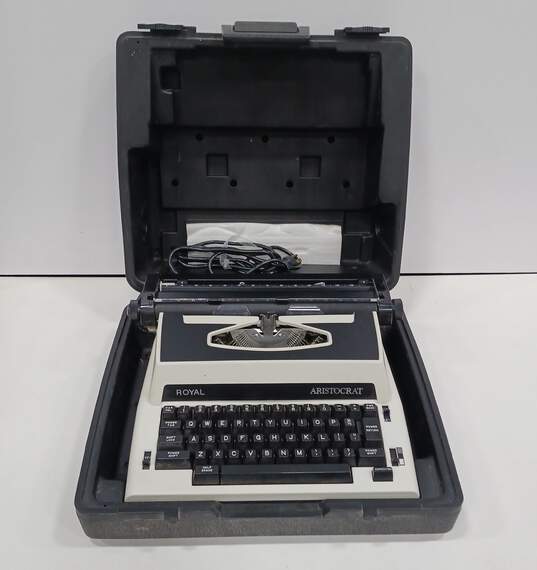 Royal Aristocrat Typewriter & Case image number 4