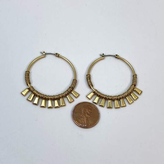 Designer Stella & Dot Gold-Tone Fashionable Leverback Fringe Hoop Earrings image number 3