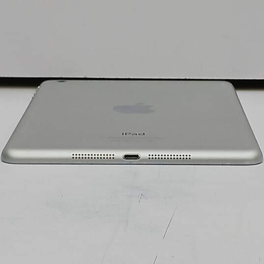 8in Silver Tone Apple iPad image number 4