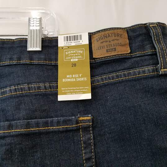 Mid Rise 9 Inch Bermuda Shorts 28-W39 Levi's image number 4