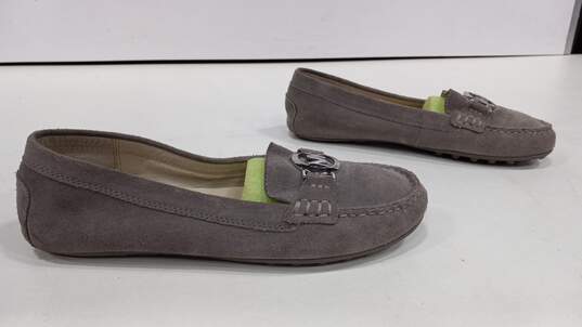 Michael Kors Women's Gray Suede Flats Size 6.5M image number 1