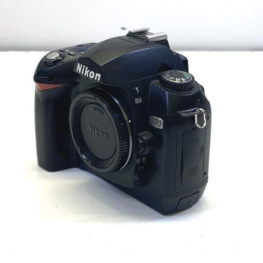 Nikon D70 6.1 megapixel Digital SLR Camera Body Only image number 1