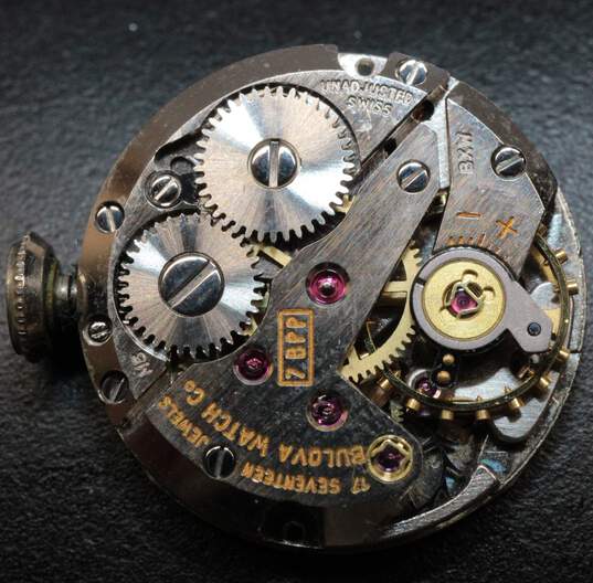 Vintage Bulova 17 Jewel Watch W/ Sterling Silver Watch Tips - 19.59g image number 4