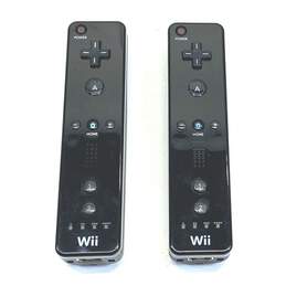 Set Of 2 Nintendo Wii Remotes- Black alternative image