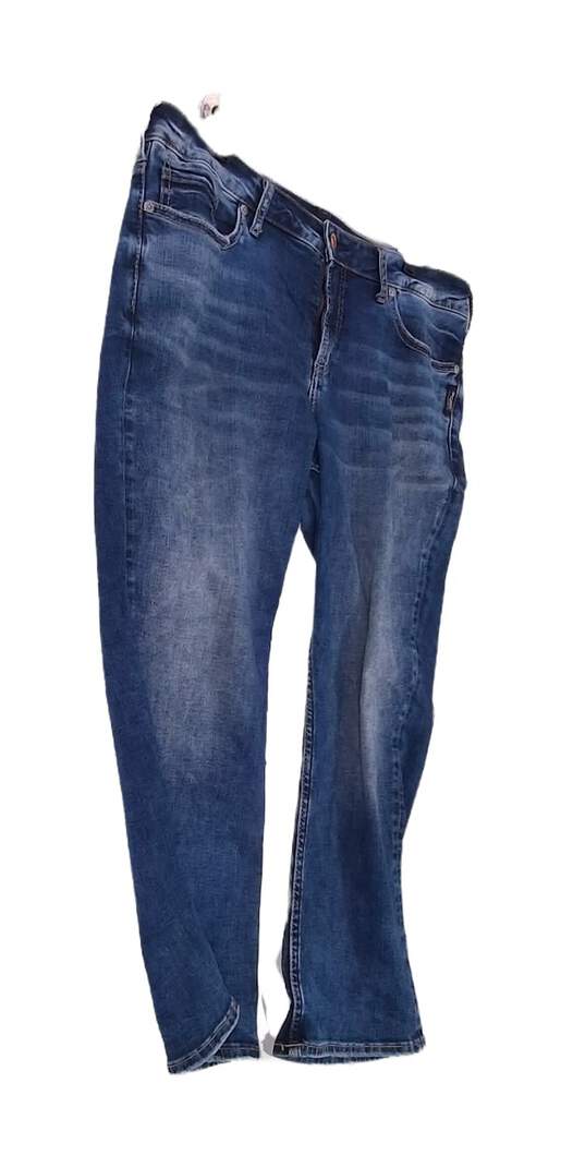 Womens Blue Suki Medium Wash Stretch Denim Capri Jeans Size 16 image number 3