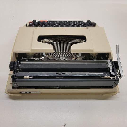 Brother Accord 10 Typewriter image number 4