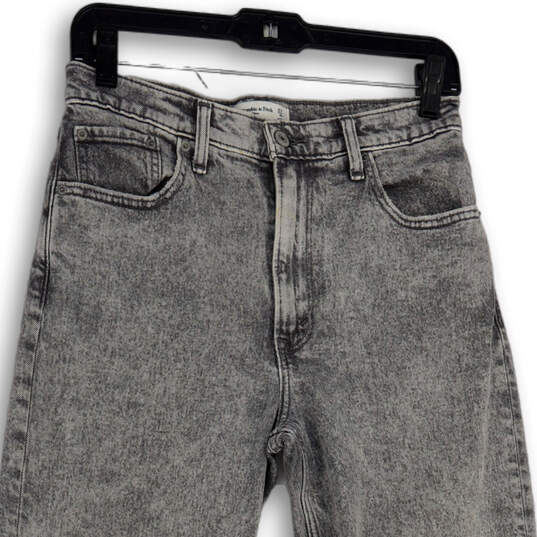 Womens Gray Denim Medium Wash 5-Pocket Design Tapered Leg Jeans Size 4R/27 image number 3
