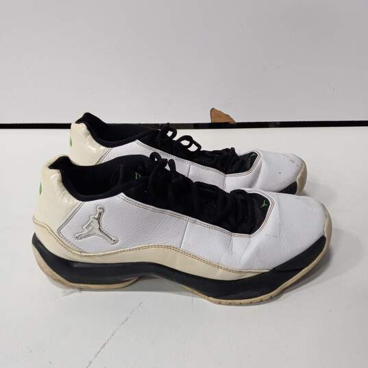 Men's Nike Jordan Sneakers Size 12 image number 2