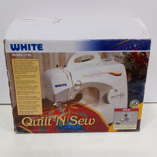 White Quilt "N Sew Sewing Machine 1730 image number 11