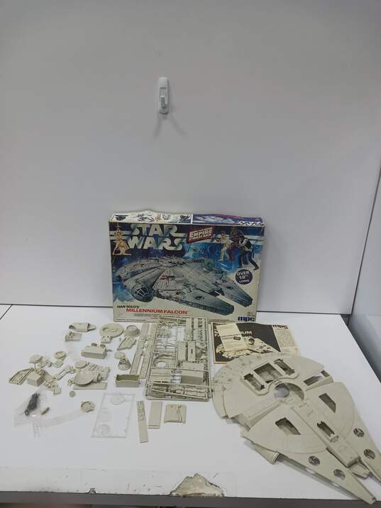 Vintage 1979 MPC Star Wars Han Solo's Millennium Falcon Spaceship Model Kit IOB image number 1