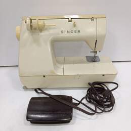 Singer Futura Sewing Machine Model 900
