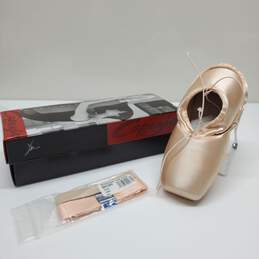 Capezio Aria Women's  Ballet Dance Pointe Shoes Size 8M #121 with BOX