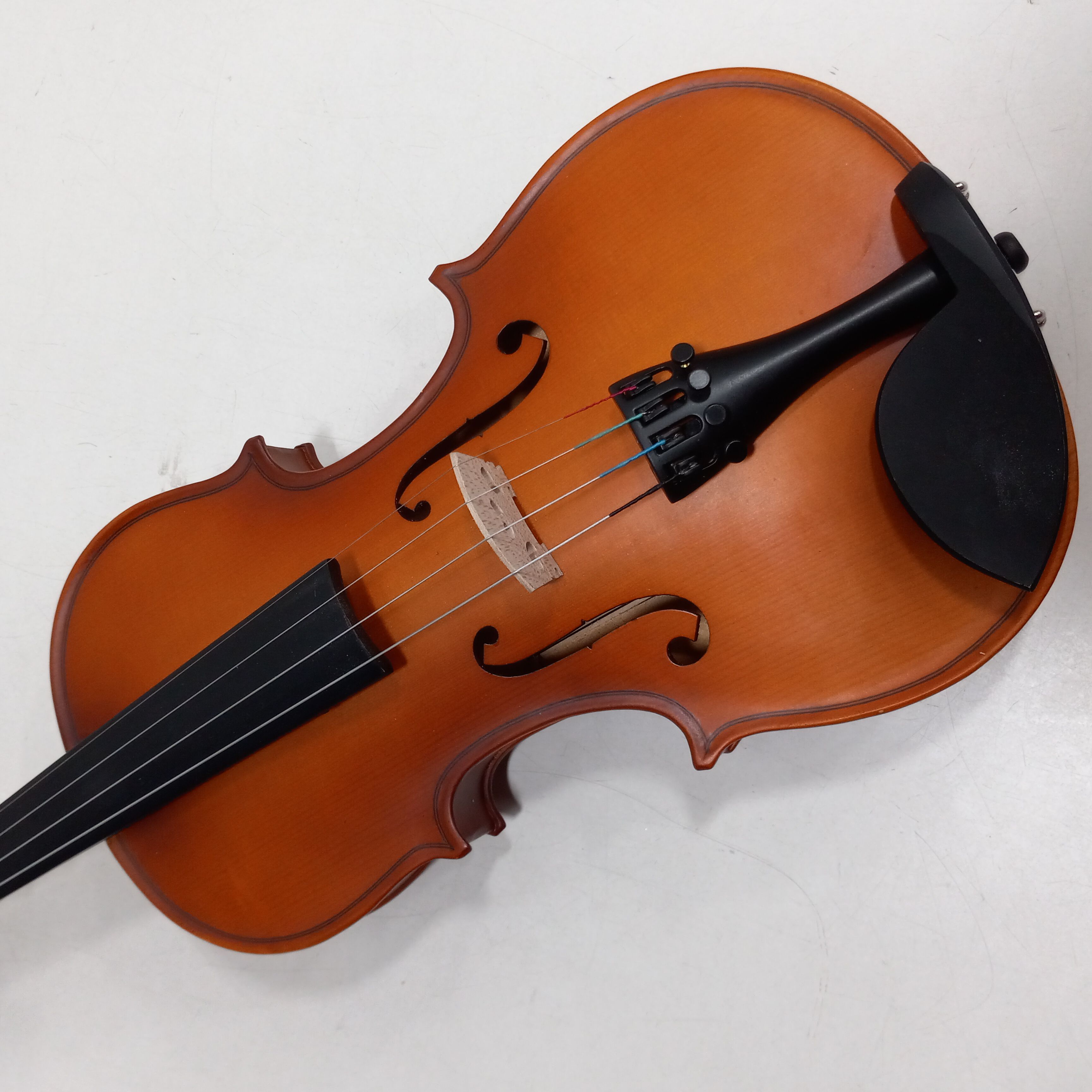 Mendini By Celicio Violin 3/4 Size In Case With Strings, Resin, Chin Rest,  And Bow