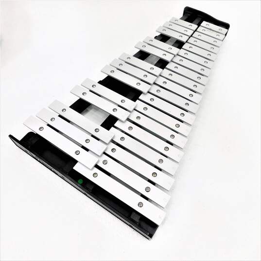 Pearl Brand 32-Key Model Metal Glockenspiel Set w/ Rolling Case and Accessories image number 2