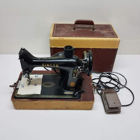 Vintage Singer 99K Sewing Machine P/R image number 1