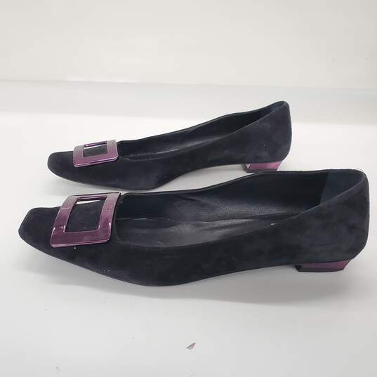 Roger Vivier Women's Purple Buckle Black Leather Ballet Flats Size 9.5 image number 2