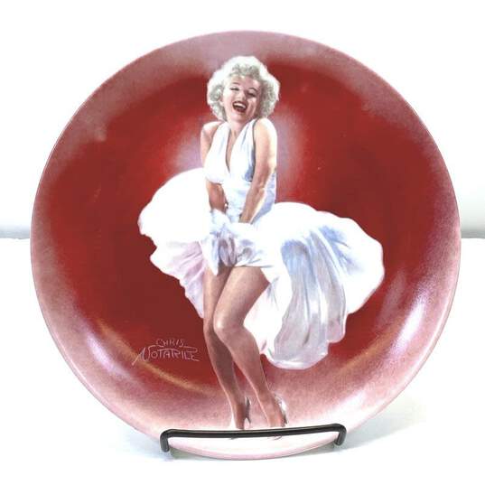 4 Assorted Marilyn Monroe & James Dean Limited Collector's Wall Art Plates image number 3