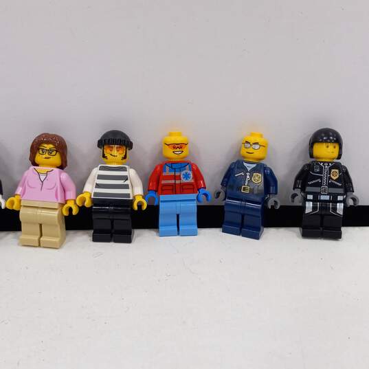 Assorted Lego City Minifigs image number 2