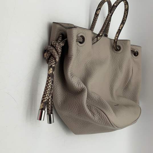 Womens Gray Leather Inner Zipper Pocket Drawstring Bucket Handbag Purse image number 3