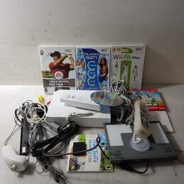 Untested Nintendo Wii Home Console W/Games alternative image
