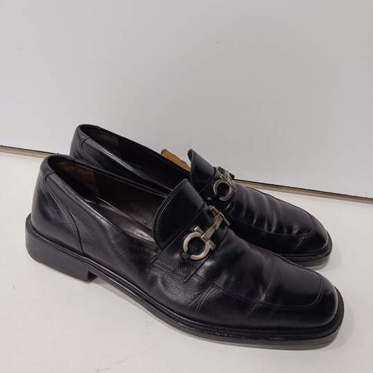 Salvatore Ferragamo Men's Black Leather Silver Buckle Loafer Dress Shoes Size 9M image number 2