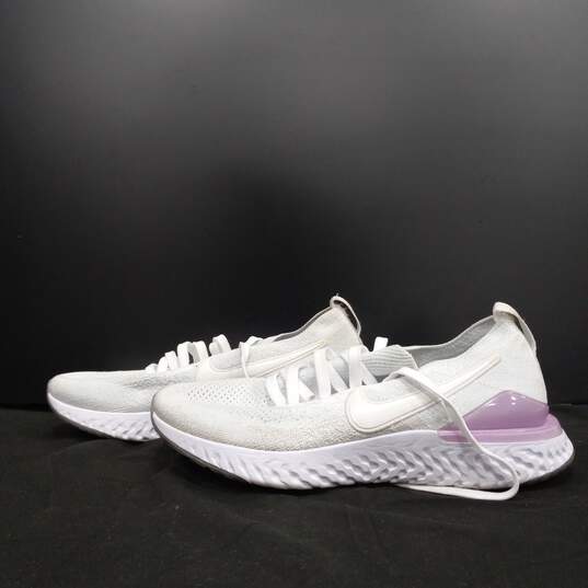 Women's Nike Purple/White Sneakers Size 9 image number 2
