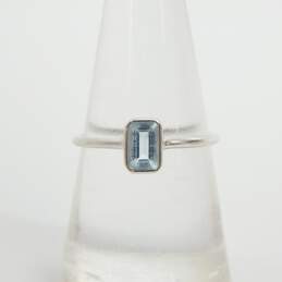 14K White Gold Faceted Blue Glass Baguette Solitaire Ring 1.4g alternative image