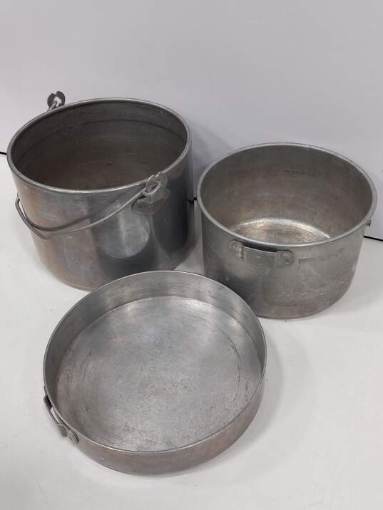 ALUMINUM CAMPING COOKWARE: INCLUDES 2 POTS, 2 CUPS, 2 PANS, 3 PLATES, AND STORAGE BAG image number 4