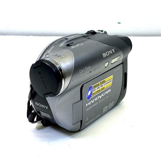 Sony Handycam DCR-DVD205 DVD Camcorder image number 1