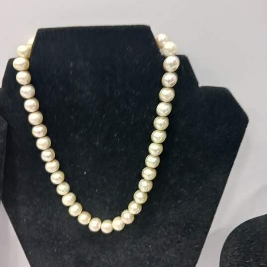 Assorted Faux Pearl And Metal Themed Costume Jewelry Pieces image number 4