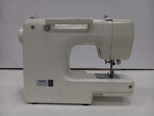 Brother XL-3030 LCD Display Sewing Machine with Foot Pedal image number 4
