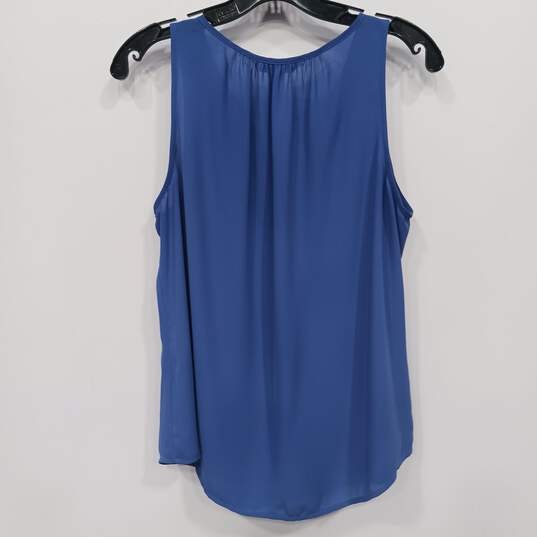 White House Black Market Women's Blue Crepe Tank Shirt Blouse Size M image number 2